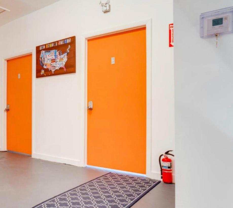 Women Only Rooms - Men Only Rooms - Free Wifi - Coffee Parking - Lockers Маями Екстериор снимка
